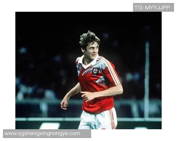 足球明星阿马代一的传奇旅程与辉煌成就揭秘